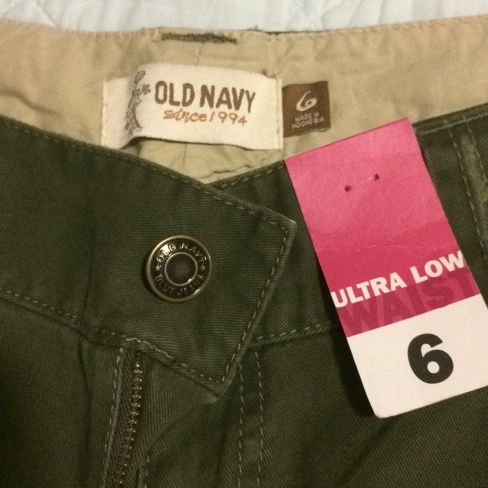 OLD NAVY low rise olive green capris new - Picture 4 of 6